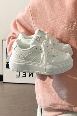 Women's Thick-Soled White Shoes, Breathable Retro Korean Style Big Toe Design, Height-Increasing Versatile Bread Shoes