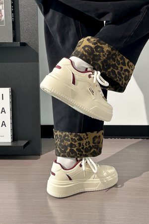 Women's Thick-Soled White Shoes, Breathable Retro Korean Style Big Toe Design, Height-Increasing Versatile Bread Shoes