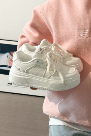 Women's Thick-Soled White Shoes, Breathable Retro Korean Style Big Toe Design, Height-Increasing Versatile Bread Shoes