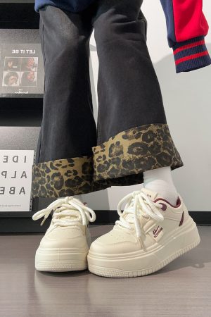 Women's Thick-Soled White Shoes, Breathable Retro Korean Style Big Toe Design, Height-Increasing Versatile Bread Shoes