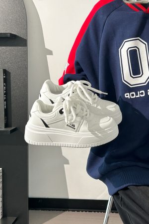 Women's Thick-Soled White Shoes, Breathable Retro Korean Style Big Toe Design, Height-Increasing Versatile Bread Shoes