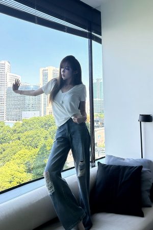 Women's Vintage Loose Ripped Straight Leg Jeans in Yuppie Casual Style - Summer 90s Vibe