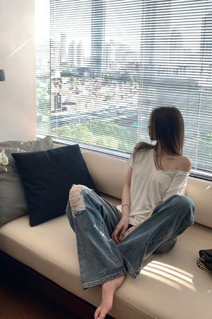 Women's Vintage Loose Ripped Straight Leg Jeans in Yuppie Casual Style - Summer 90s Vibe