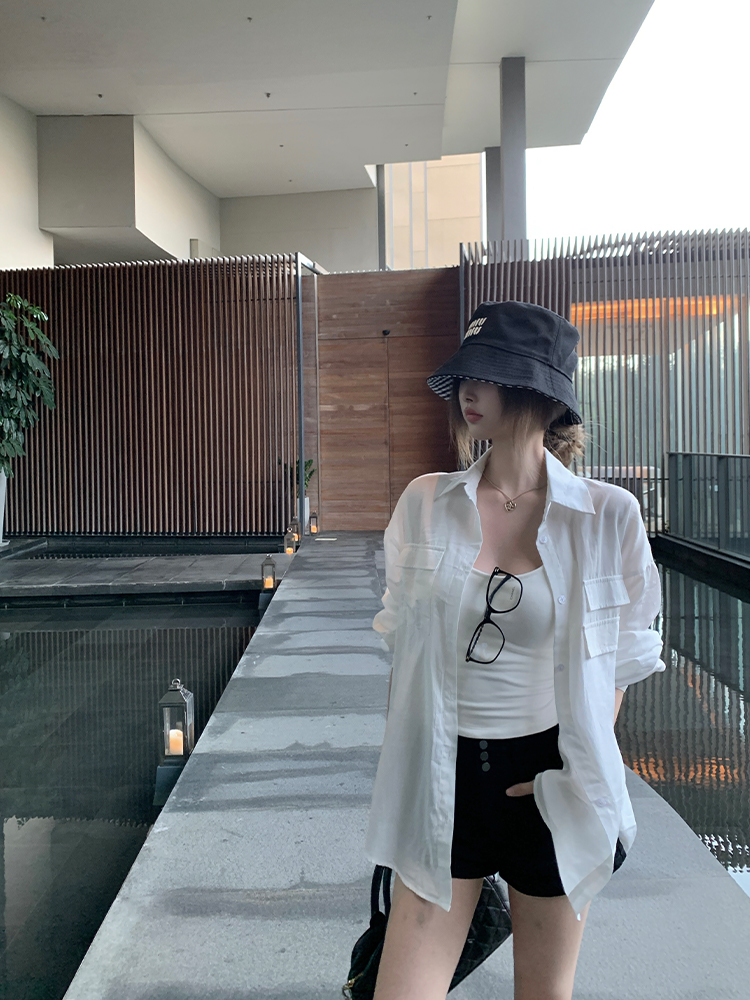 Women's Vintage Summer Slim-Fit Denim Hot Pants Shorts - Versatile Casual Style for Y2K and 90s Fashion Women's Vintage Summer Slim-Fit Denim Hot Pants Shorts - Versatile Casual Style for Y2K and 90s Fashion