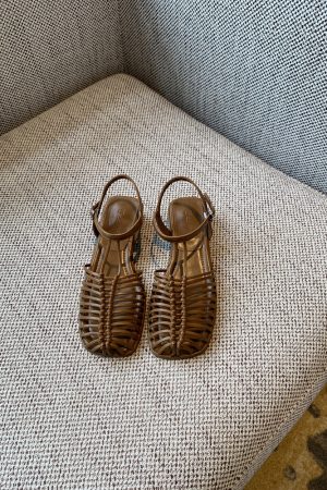 Women's Woven Closed-Toe Sandals 2025 Summer Korean Style Breathable Hollow Roman Commuter Shoes for Versatile Fashion