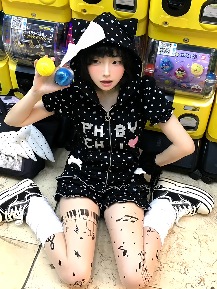 Y2K Bubble Sleeve Hooded T-Shirt and Shorts Set for Women - Trendy Summer Subculture Look Y2K Bubble Sleeve Hooded T-Shirt and Shorts Set for Women - Trendy Summer Subculture Look