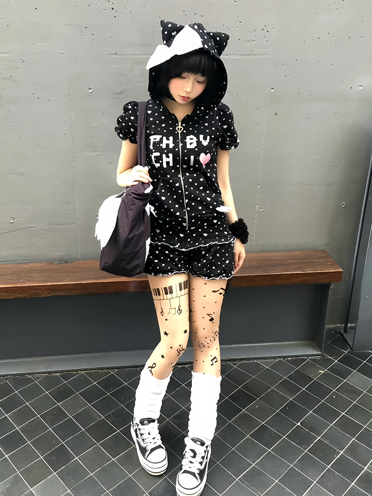 Y2K Bubble Sleeve Hooded T-Shirt and Shorts Set for Women - Trendy Summer Subculture Look Y2K Bubble Sleeve Hooded T-Shirt and Shorts Set for Women - Trendy Summer Subculture Look