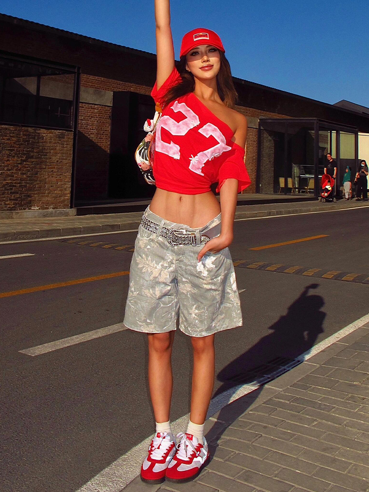 Y2K Off-Shoulder Red T-Shirt for Summer, Loose Fit Short-Sleeve Top with Digital Print, Spicy Girl American Style Y2K Off-Shoulder Red T-Shirt for Summer, Loose Fit Short-Sleeve Top with Digital Print, Spicy Girl American Style