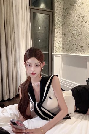 Zhang Yuanying College Vest Shawl Two-Piece Set - Stylish Layered Look for Casual Y2K Fashion